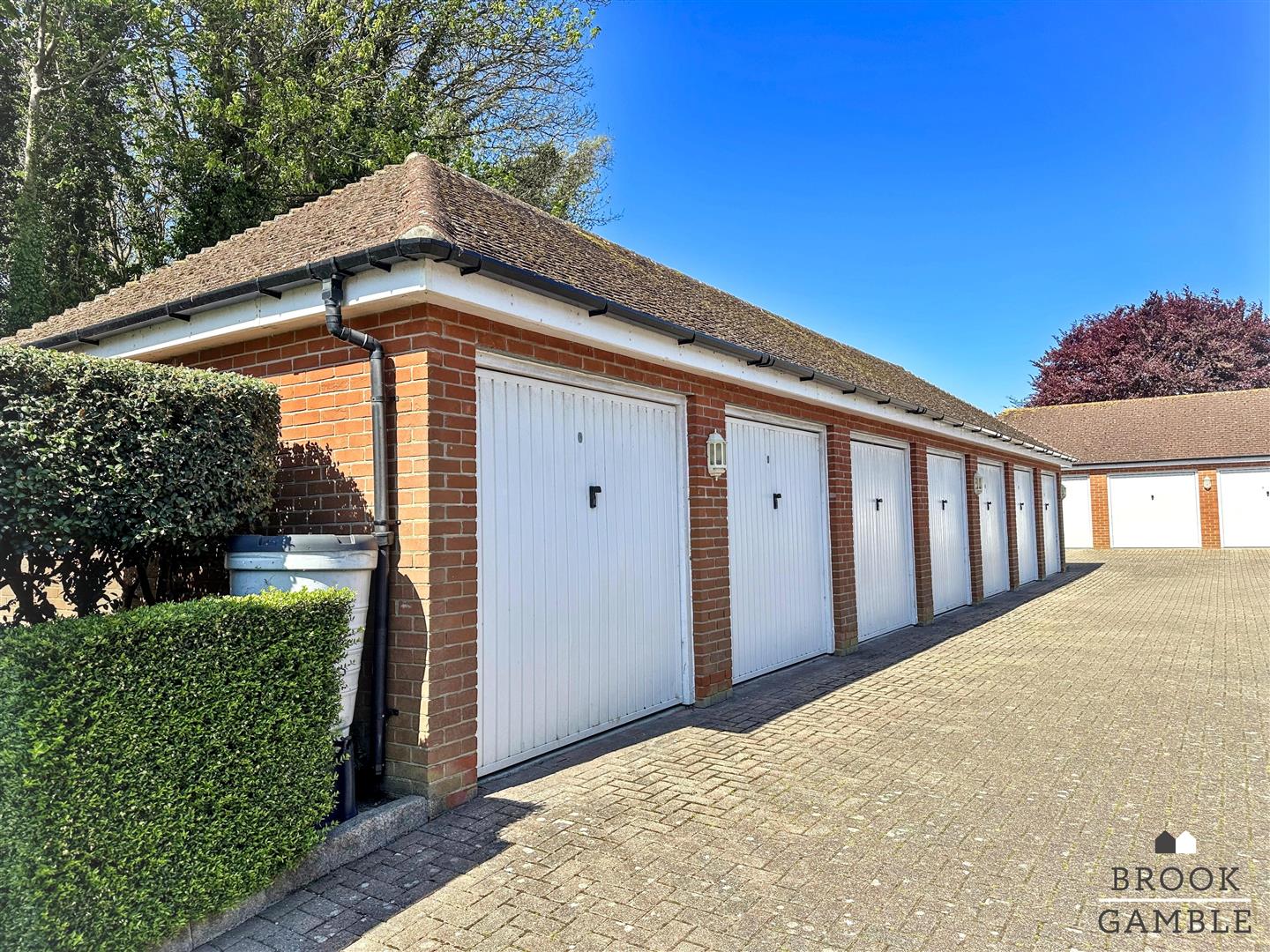 2 Bedroom Flat/Apartment. St. Annes Road in Eastbourne,  16